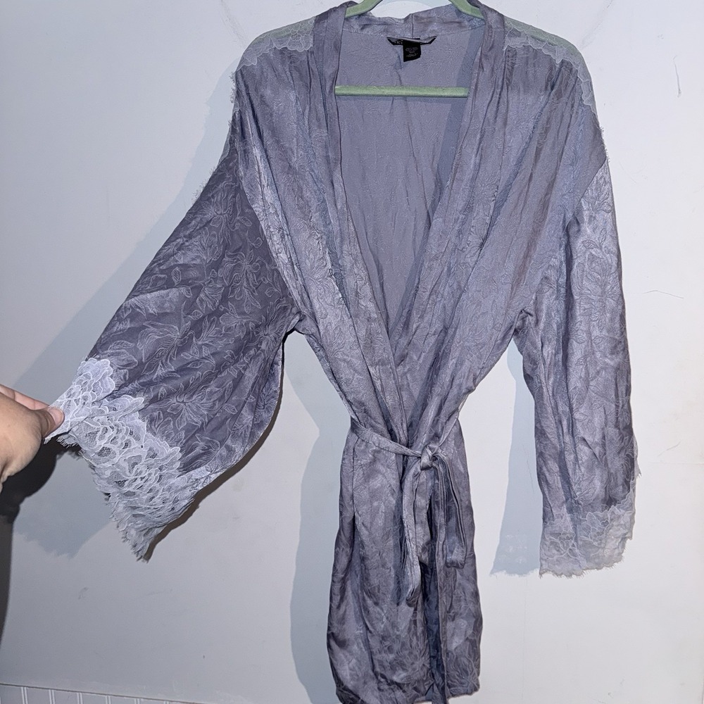 Victoria's Secret Medium Large Robe Lace Jacquard Lavander Wide Sleeve